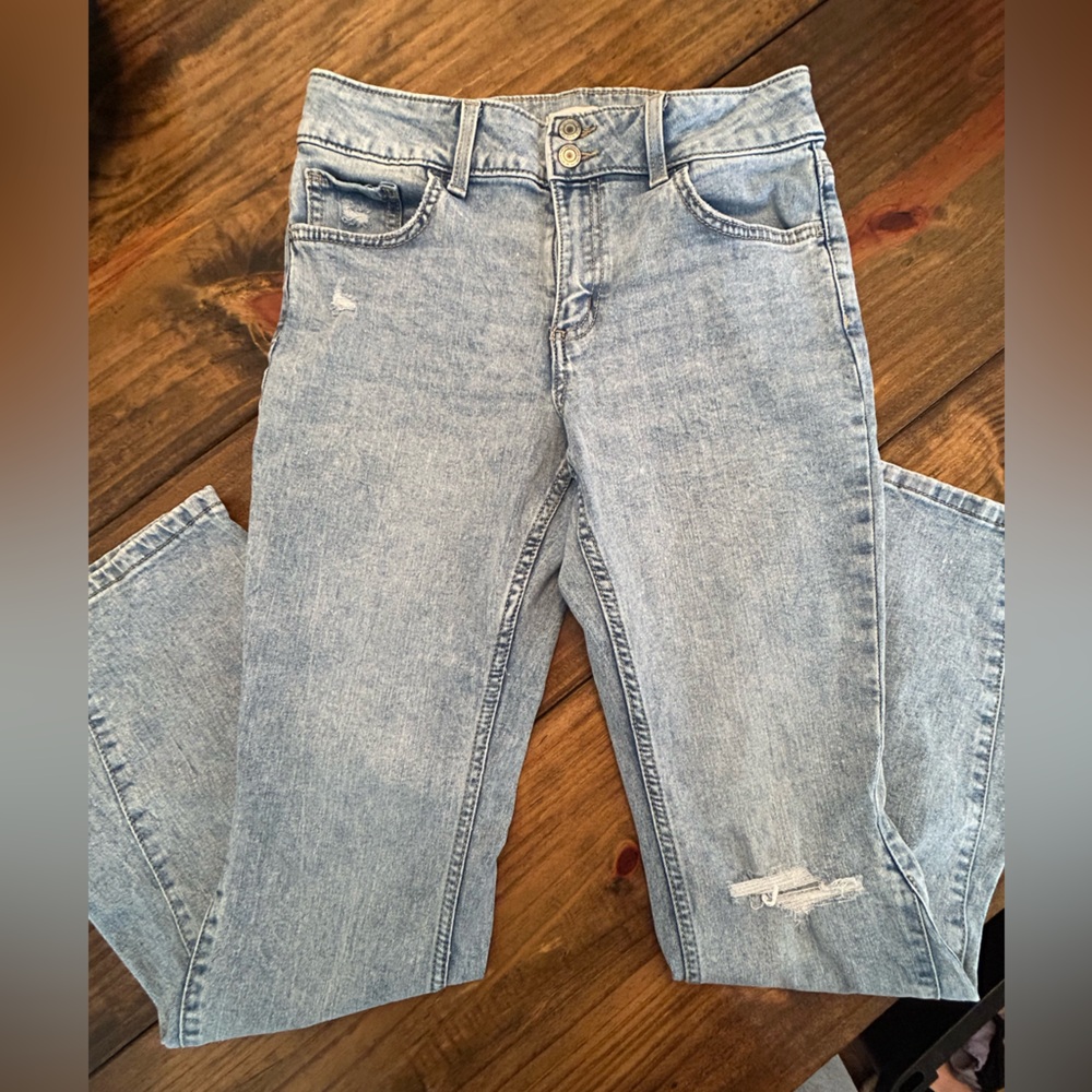 ✨SO Denim Flare Jeans with Distressed Detail - Picture 2 of 7